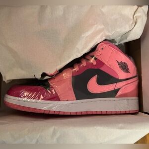 Jordan Retro 1 Coral Chalk Size 7Y (8.5 Women)